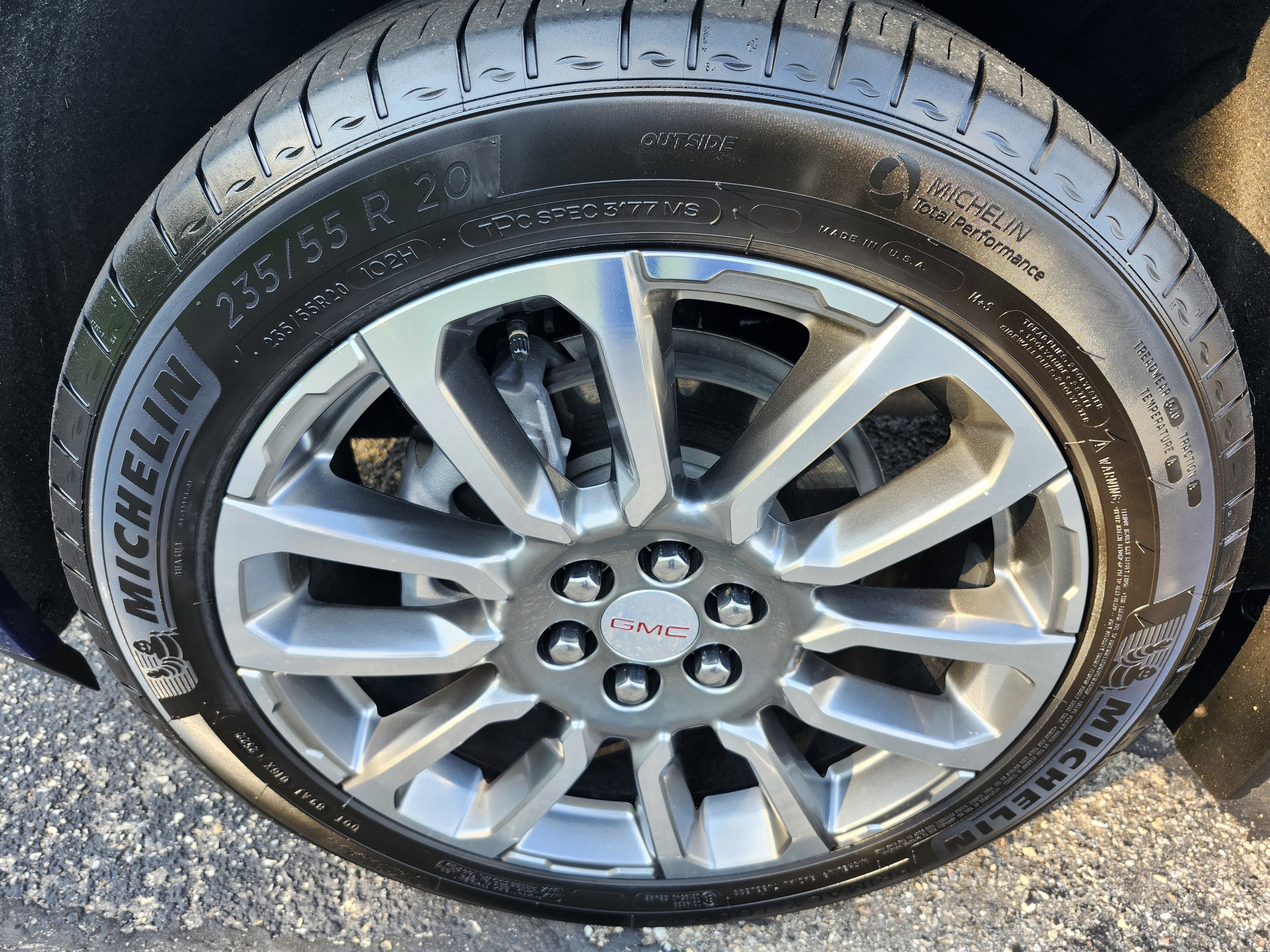 2023 GMC Acadia Denali