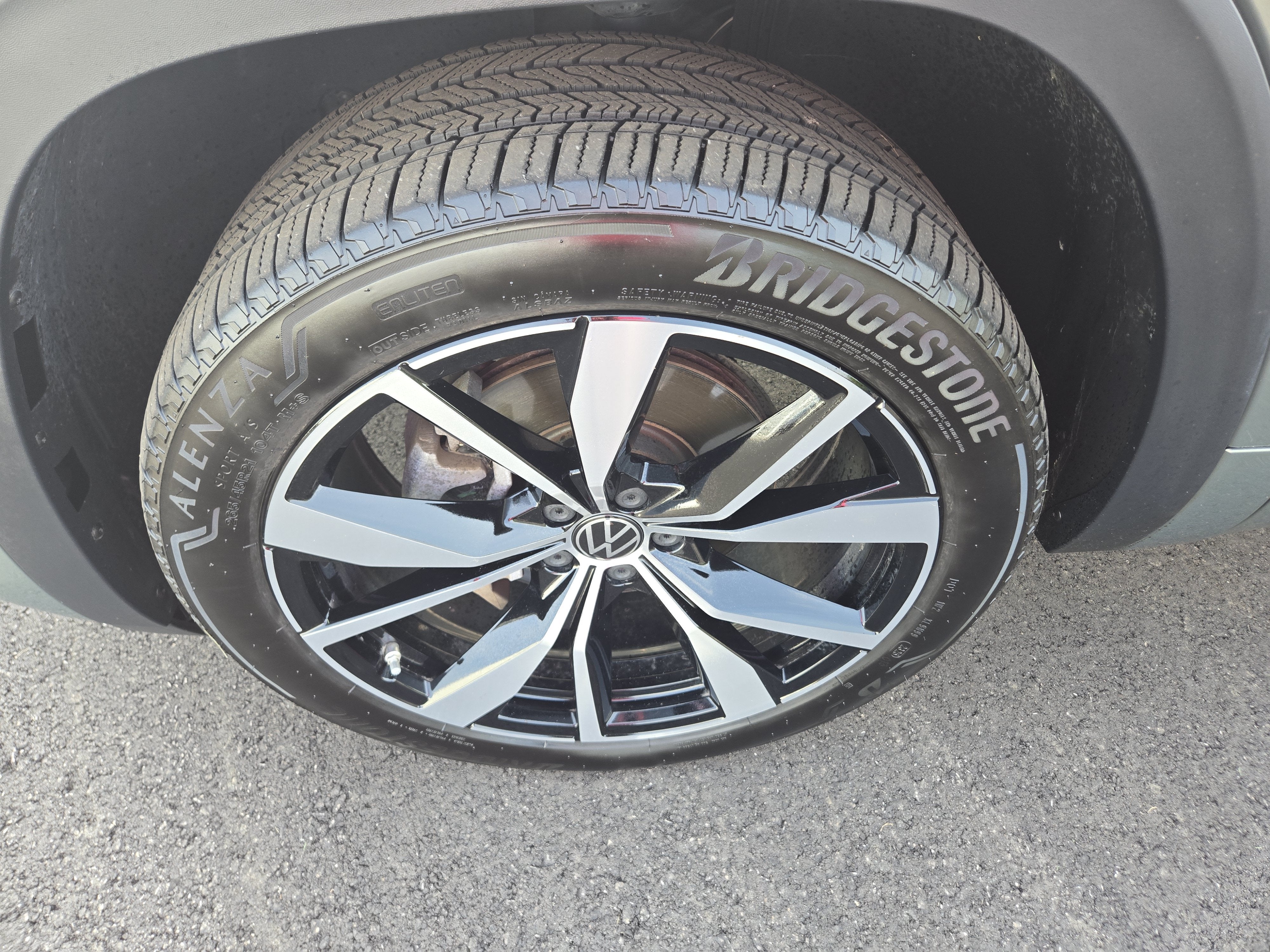 2025 Volkswagen Atlas Cross Sport 2.0T SEL Premium R-Line