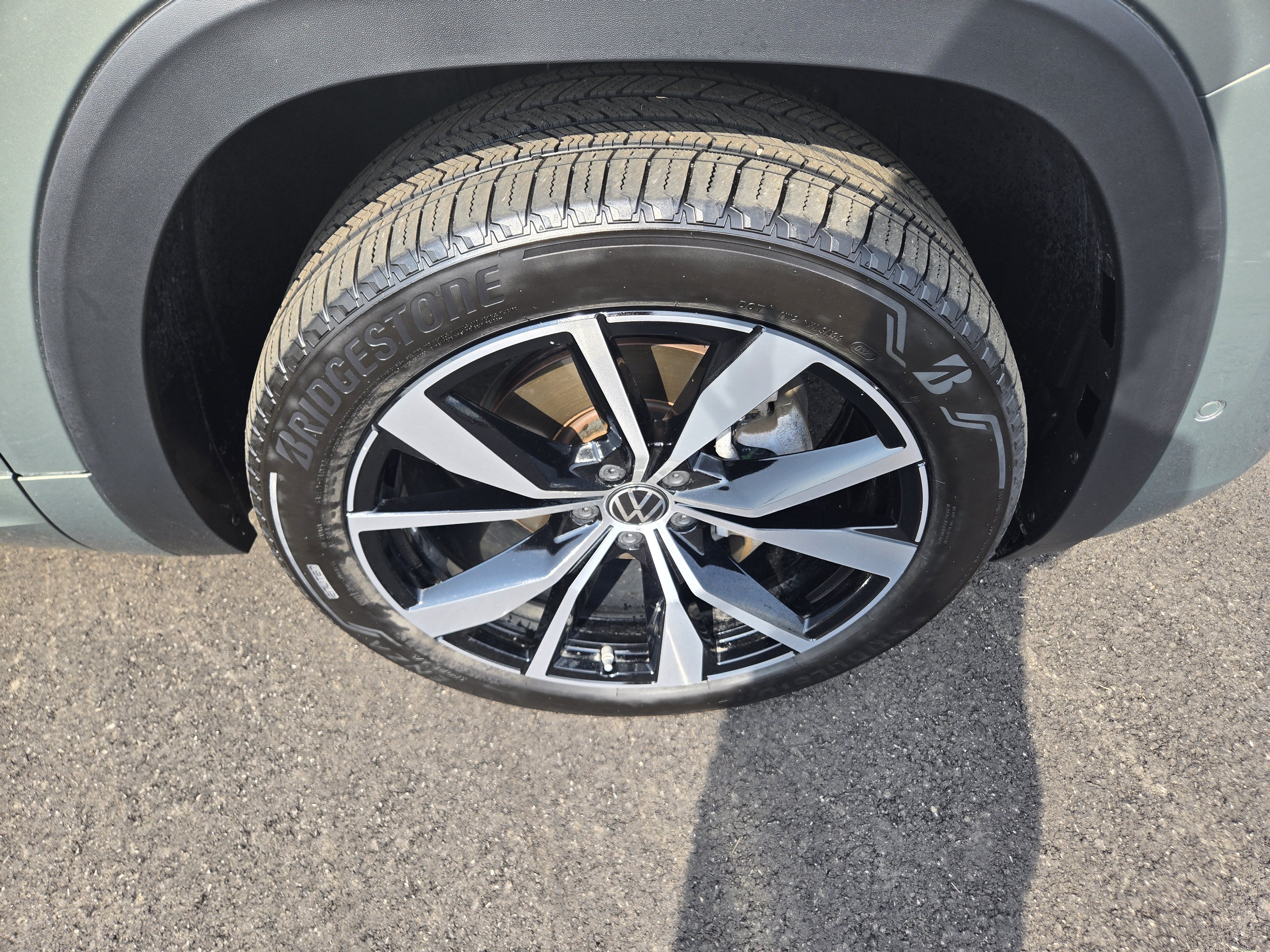 2025 Volkswagen Atlas Cross Sport 2.0T SEL Premium R-Line