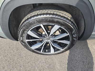 2025 Volkswagen Atlas Cross Sport 2.0T SEL Premium R-Line