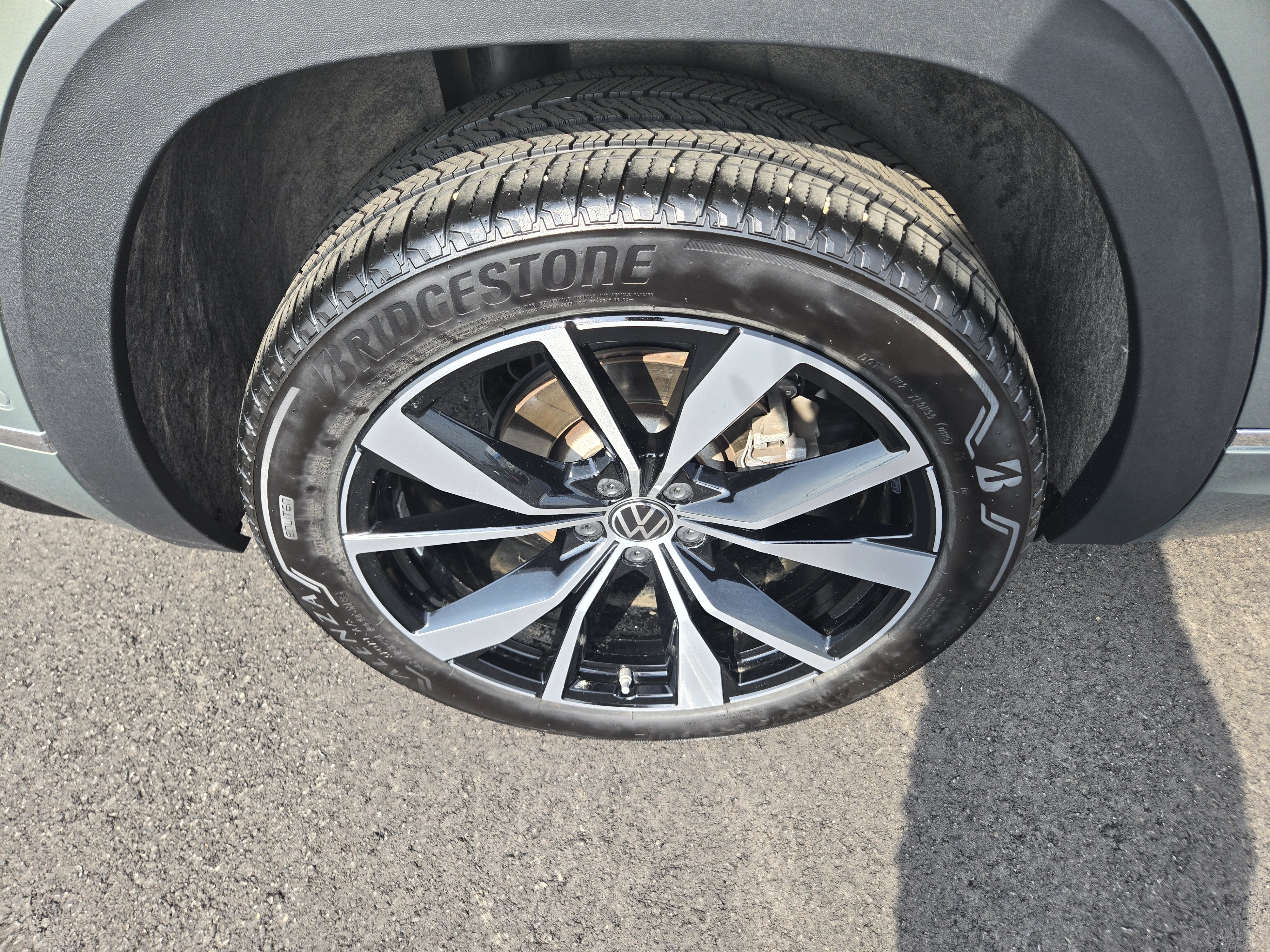 2025 Volkswagen Atlas Cross Sport 2.0T SEL Premium R-Line