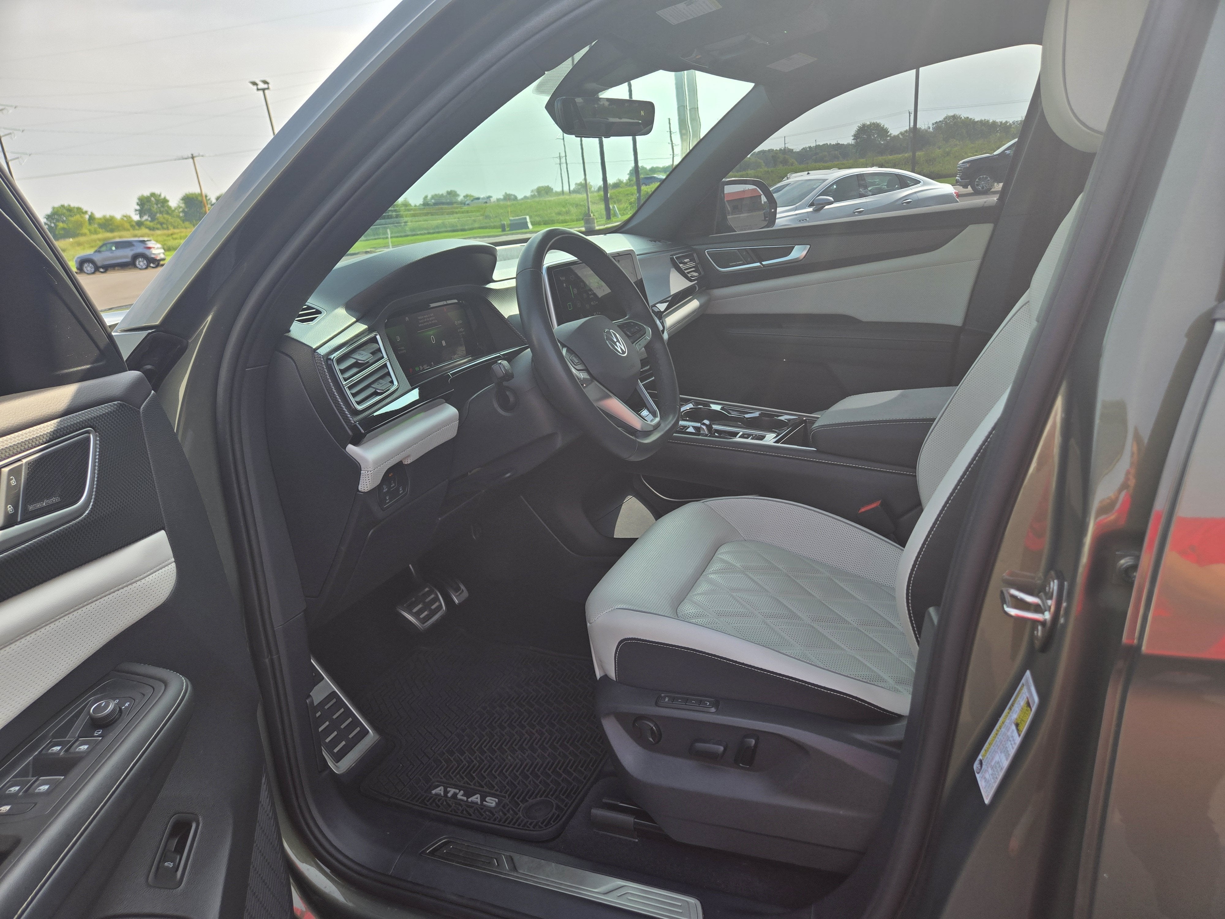 2025 Volkswagen Atlas Cross Sport 2.0T SEL Premium R-Line