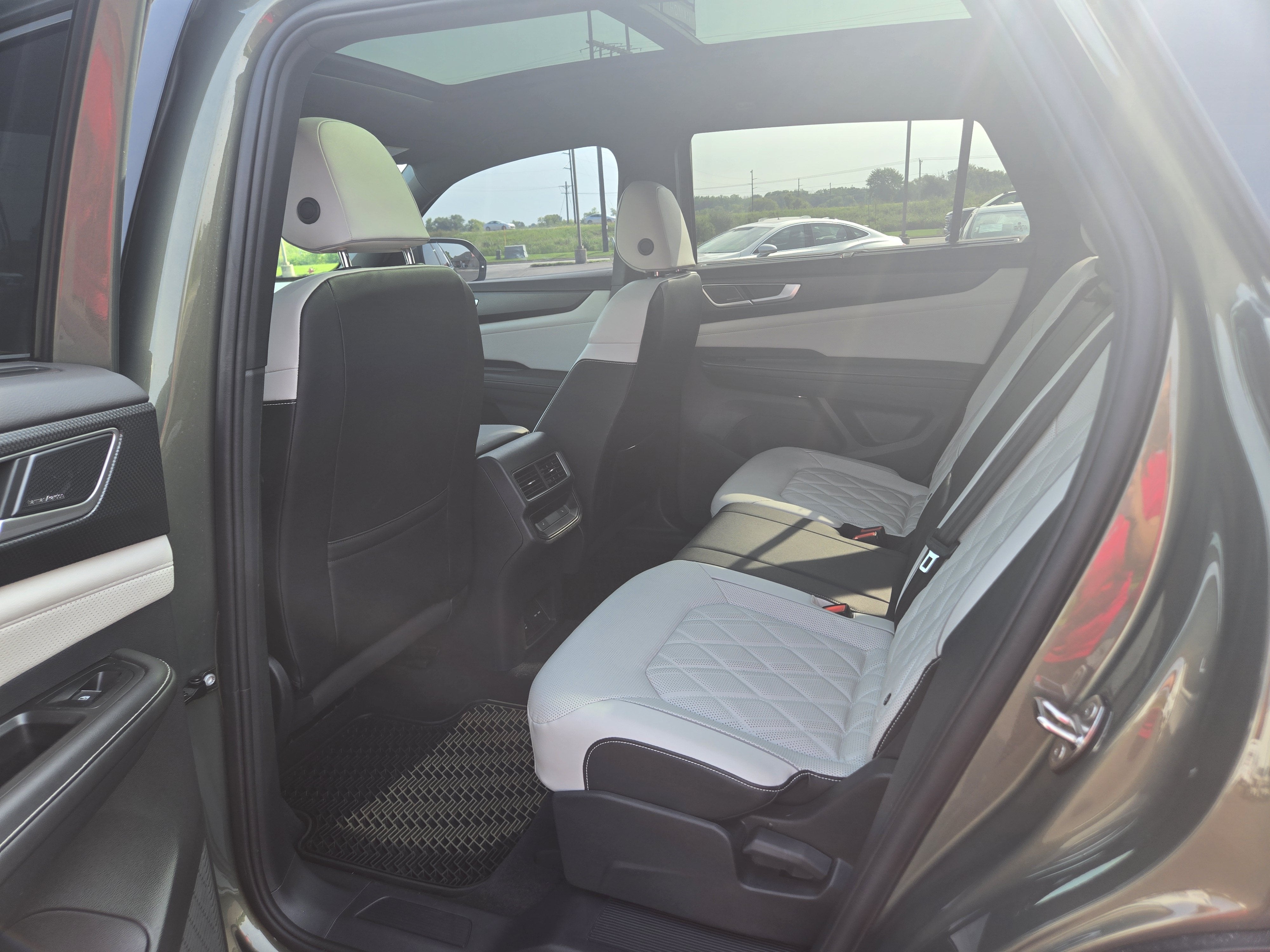 2025 Volkswagen Atlas Cross Sport 2.0T SEL Premium R-Line