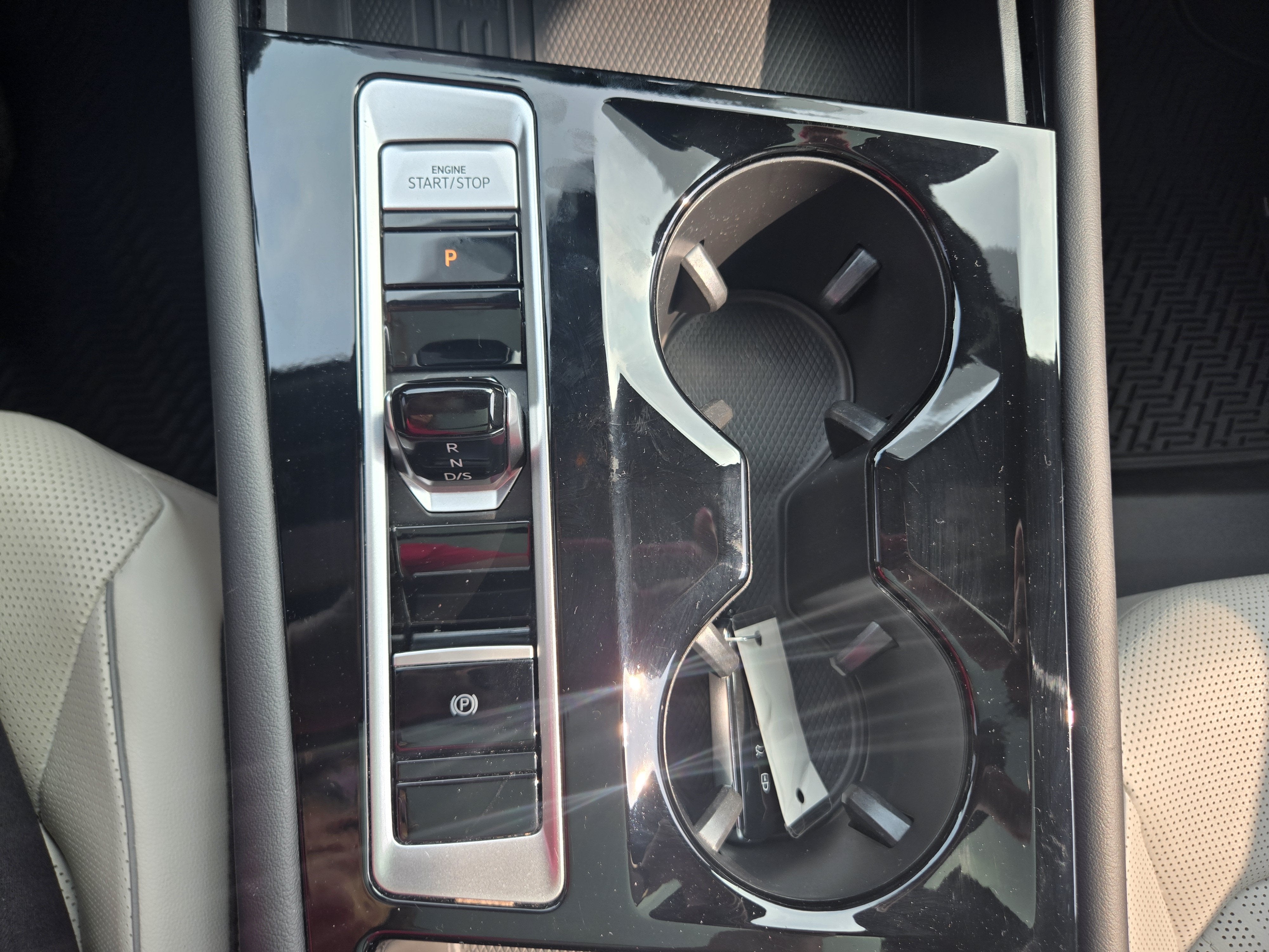 2025 Volkswagen Atlas Cross Sport 2.0T SEL Premium R-Line