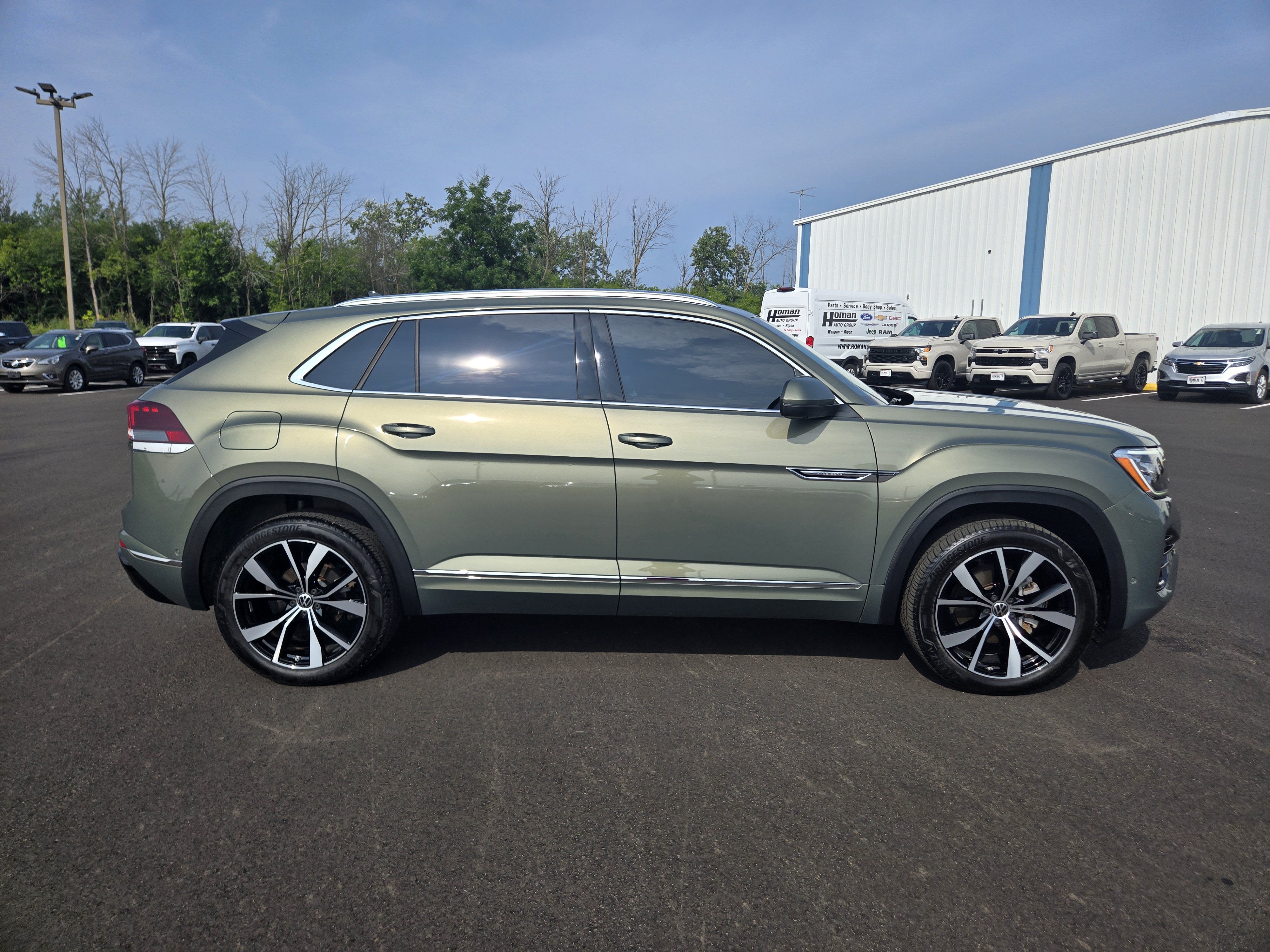2025 Volkswagen Atlas Cross Sport 2.0T SEL Premium R-Line