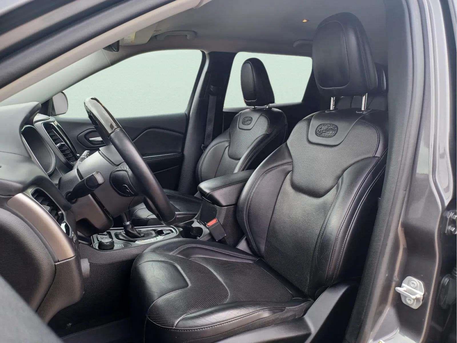 2019 Jeep Cherokee Overland