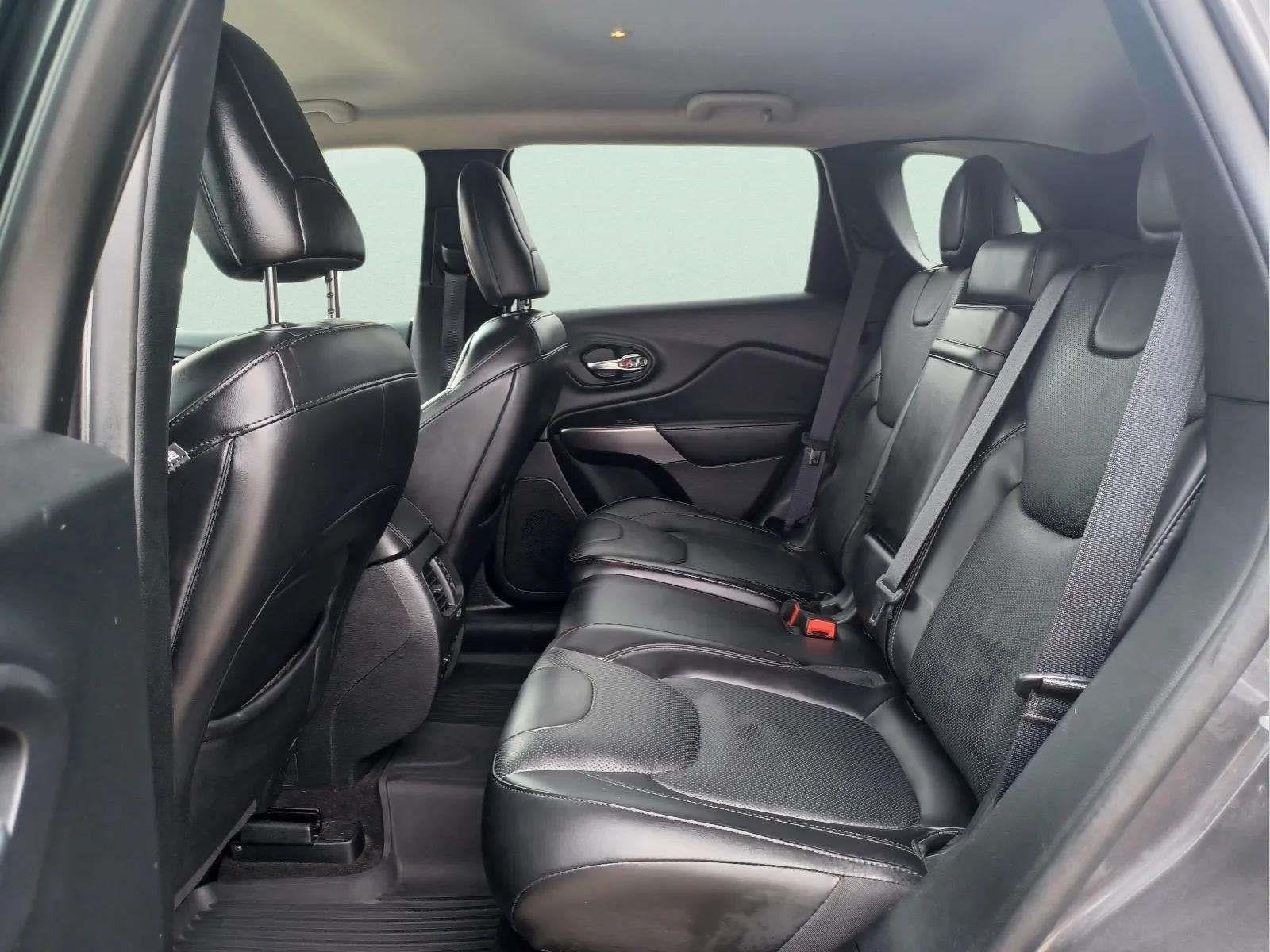2019 Jeep Cherokee Overland