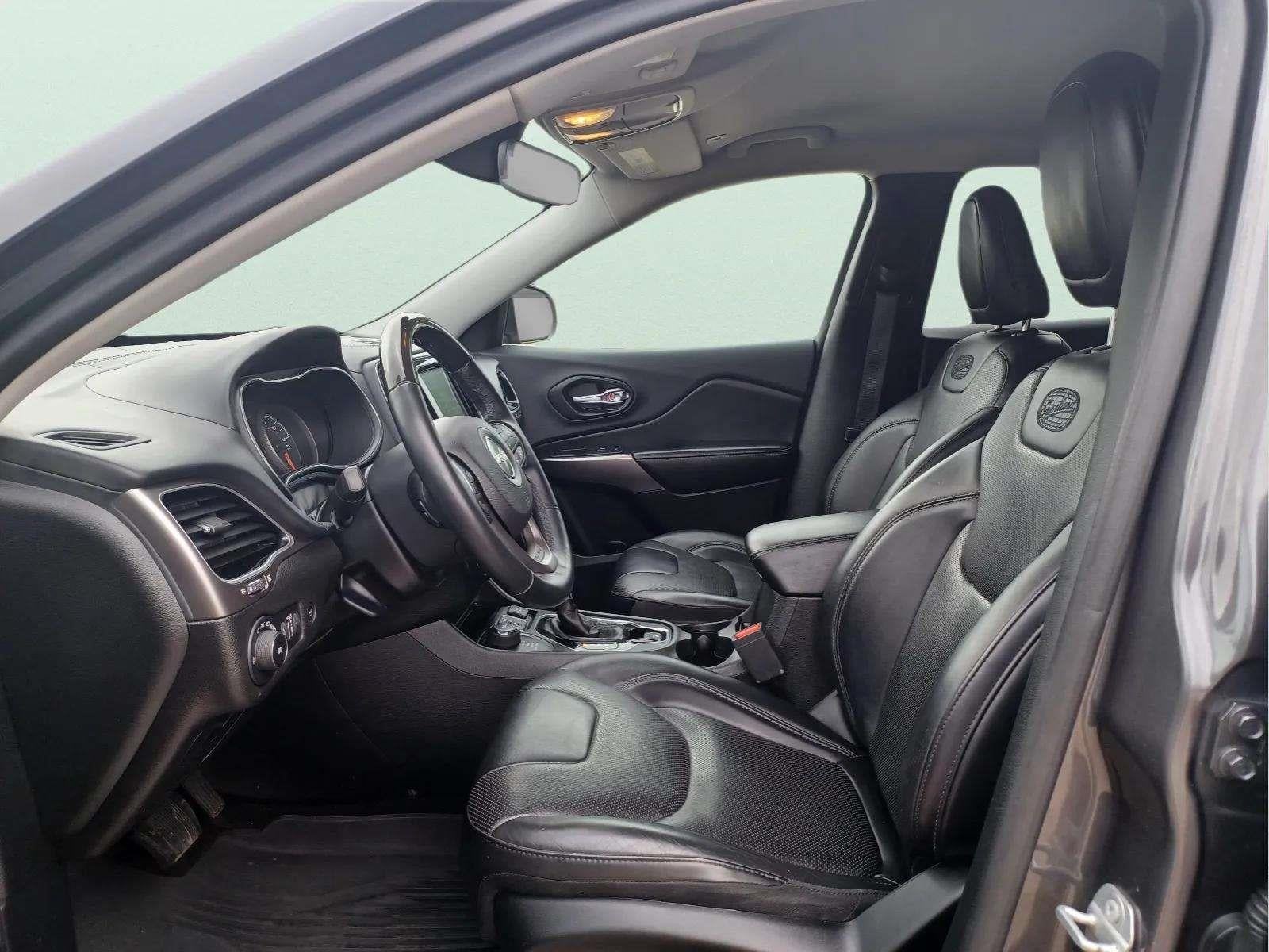 2019 Jeep Cherokee Overland