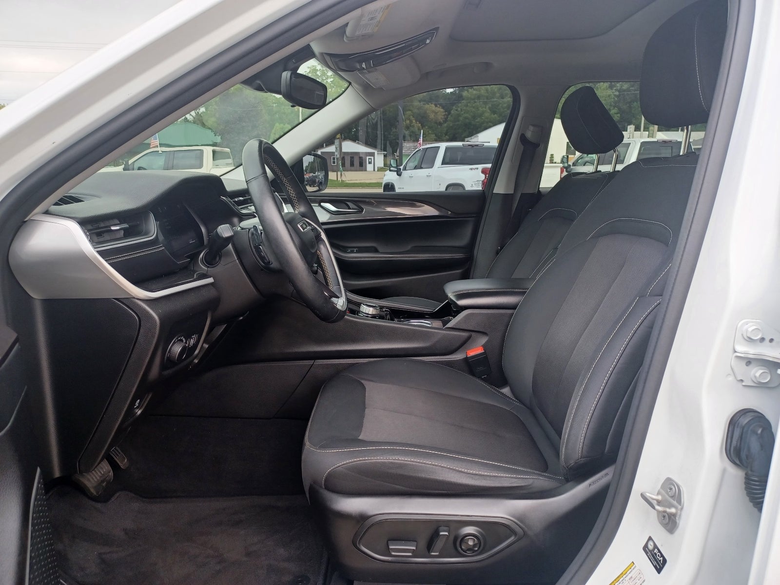 2022 Jeep Grand Cherokee L Laredo