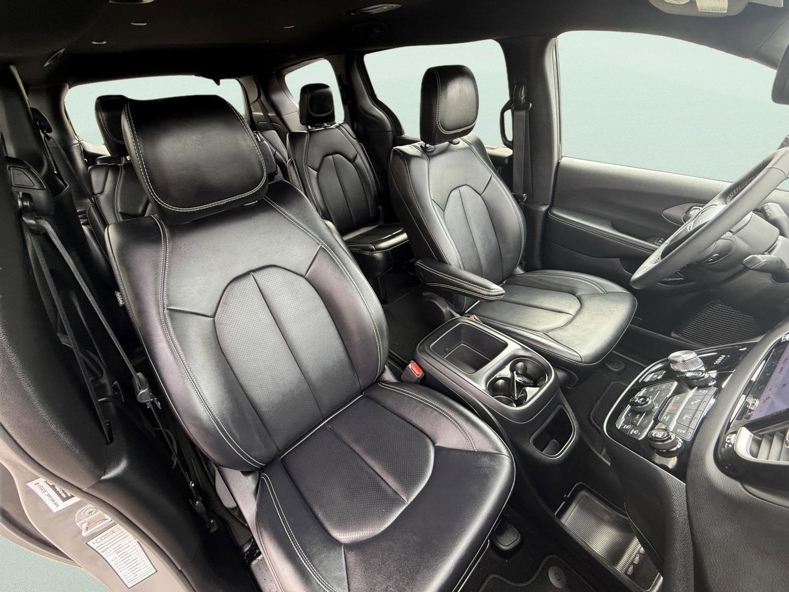 2025 Chrysler Pacifica Select