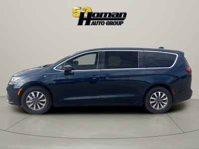 2025 Chrysler Pacifica Hybrid Select
