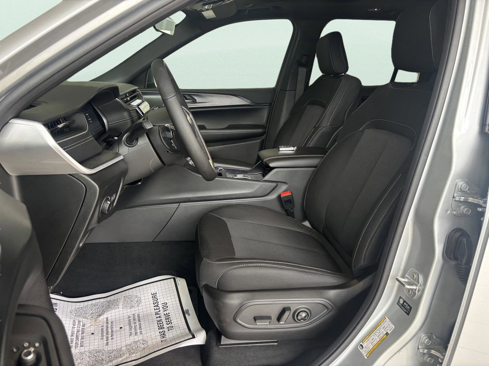 2026 Jeep Grand Cherokee Laredo Altitude