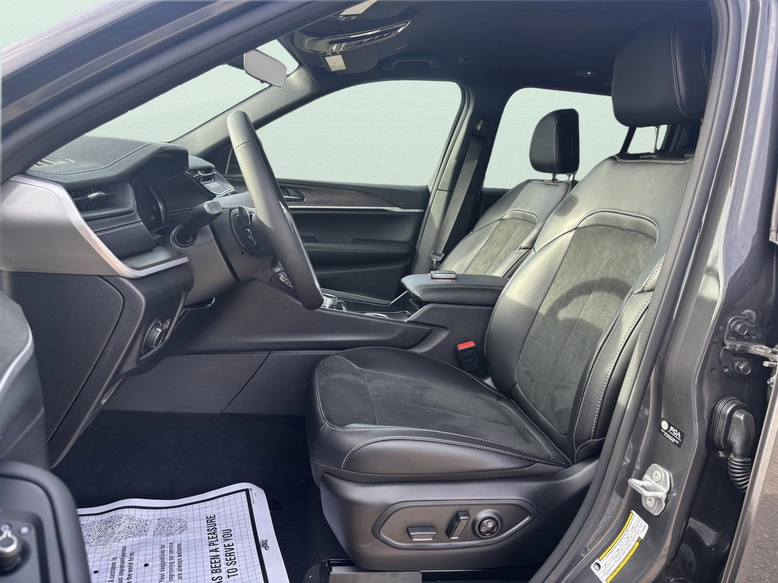 2026 Jeep Grand Cherokee Laredo Altitude