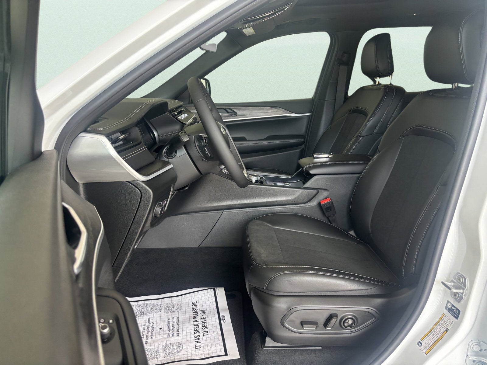 2027 Jeep Grand Cherokee L Laredo Altitude