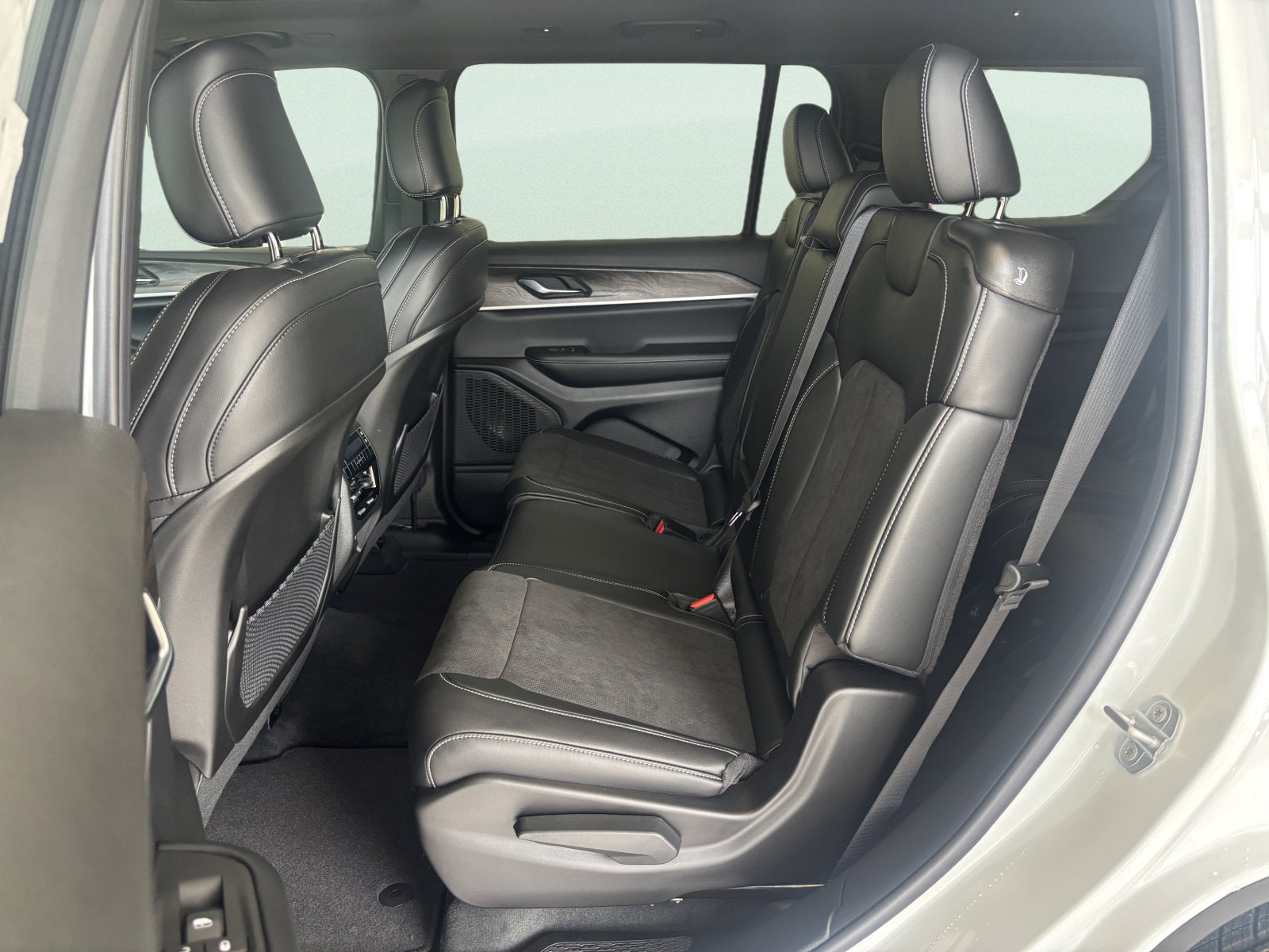 2027 Jeep Grand Cherokee L Laredo Altitude