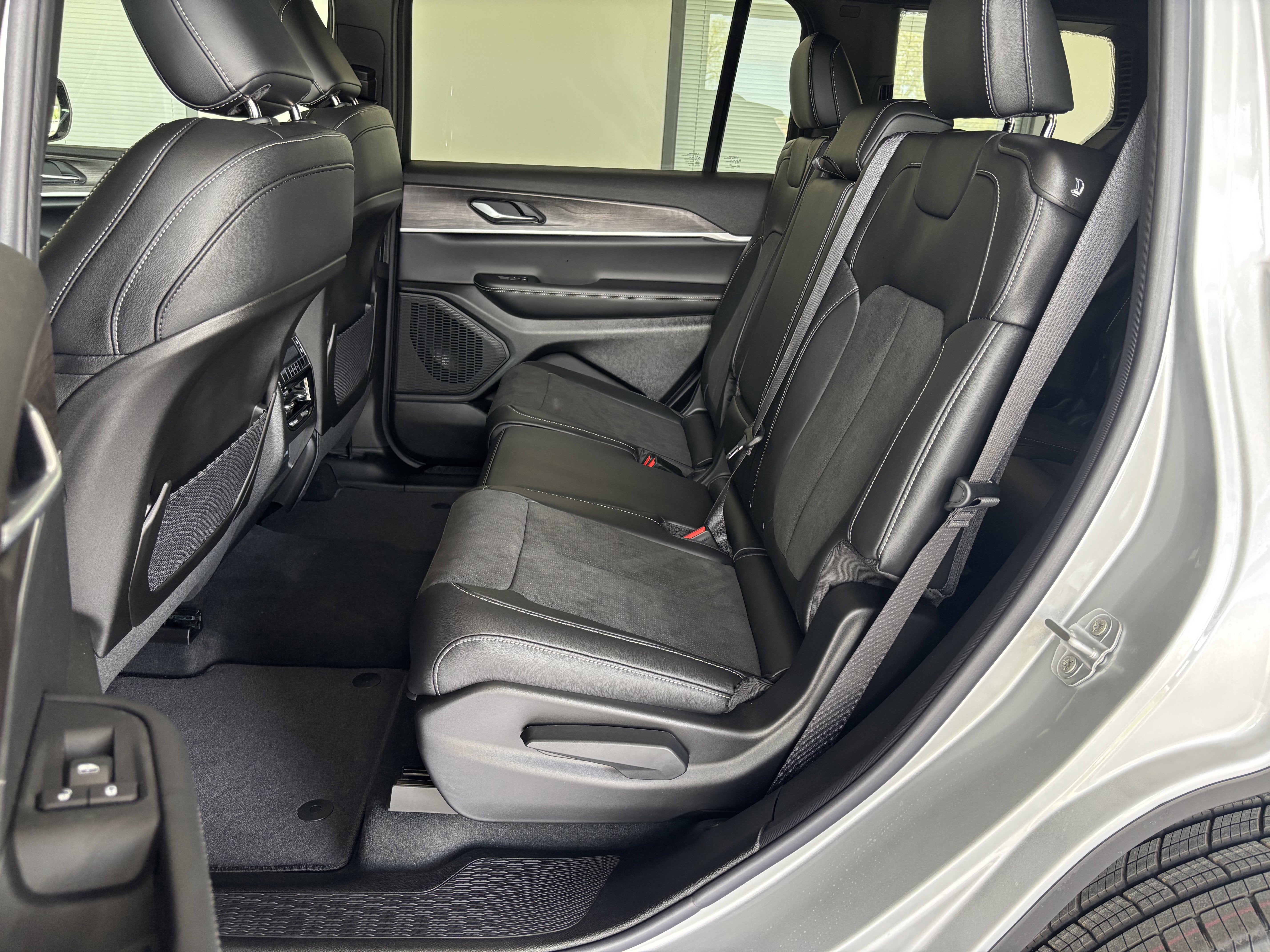 2026 Jeep Grand Cherokee L Laredo Altitude