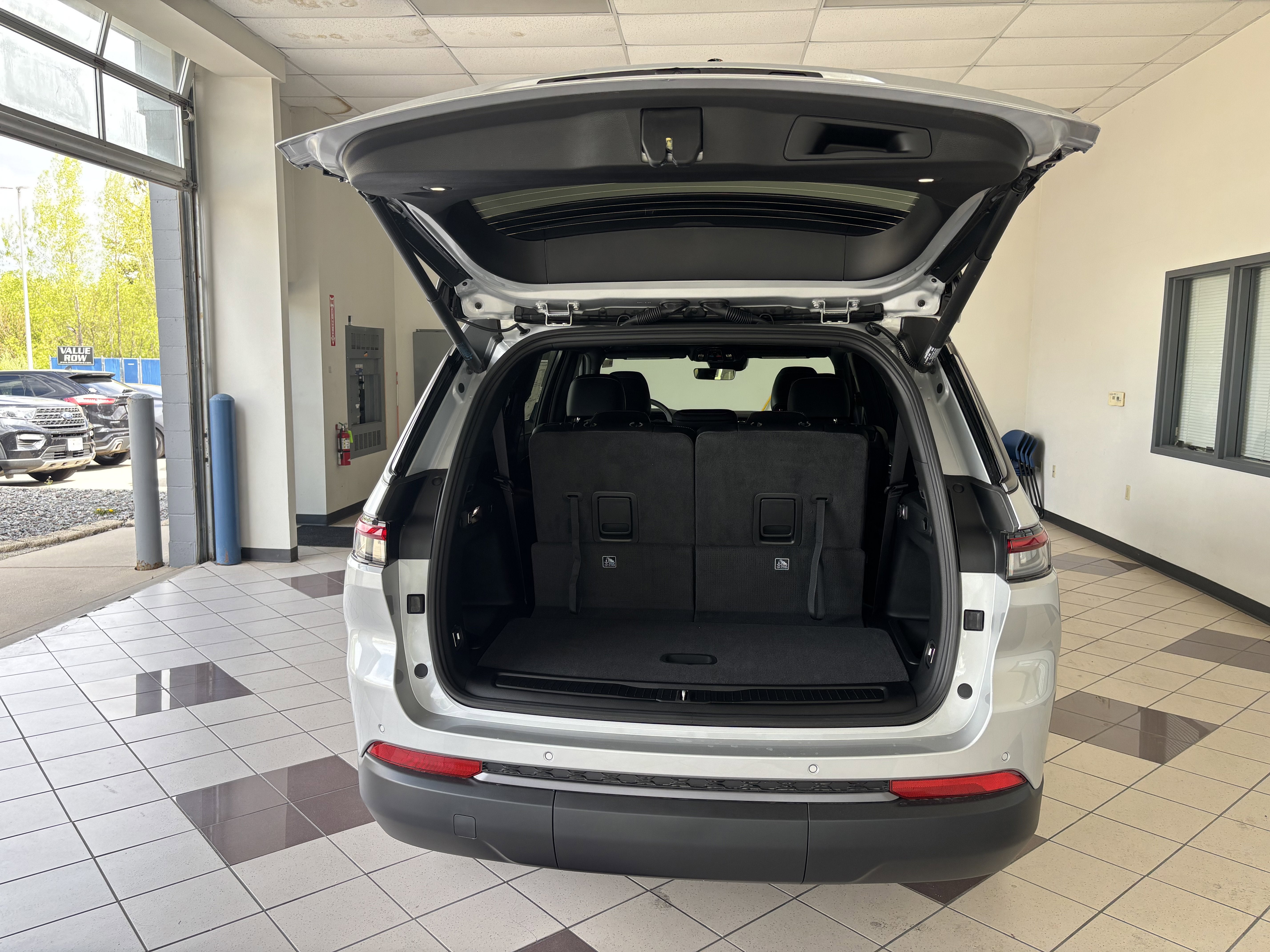 2026 Jeep Grand Cherokee L Laredo Altitude