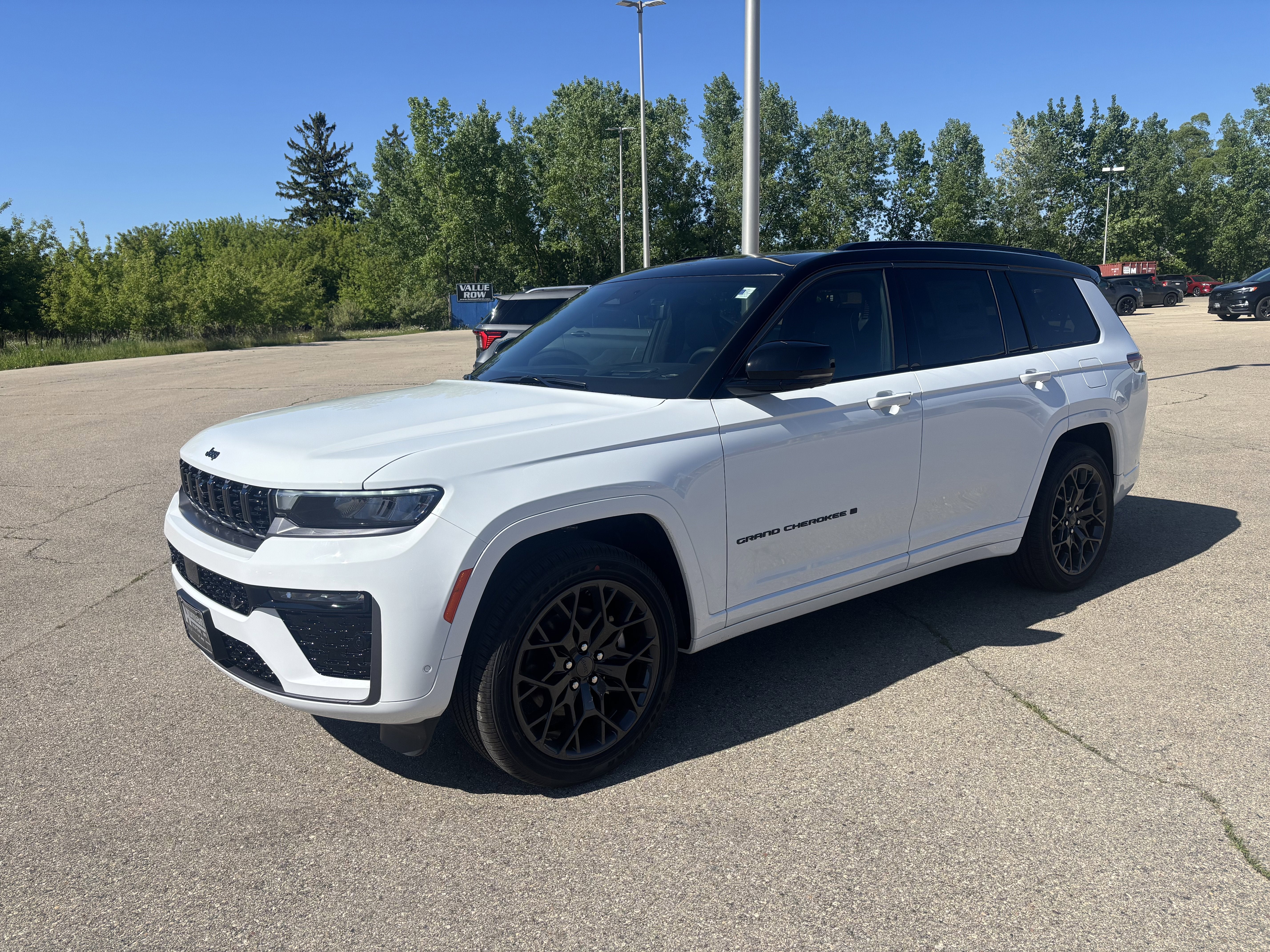 2026 Jeep Grand Cherokee L Summit 4x4's photo