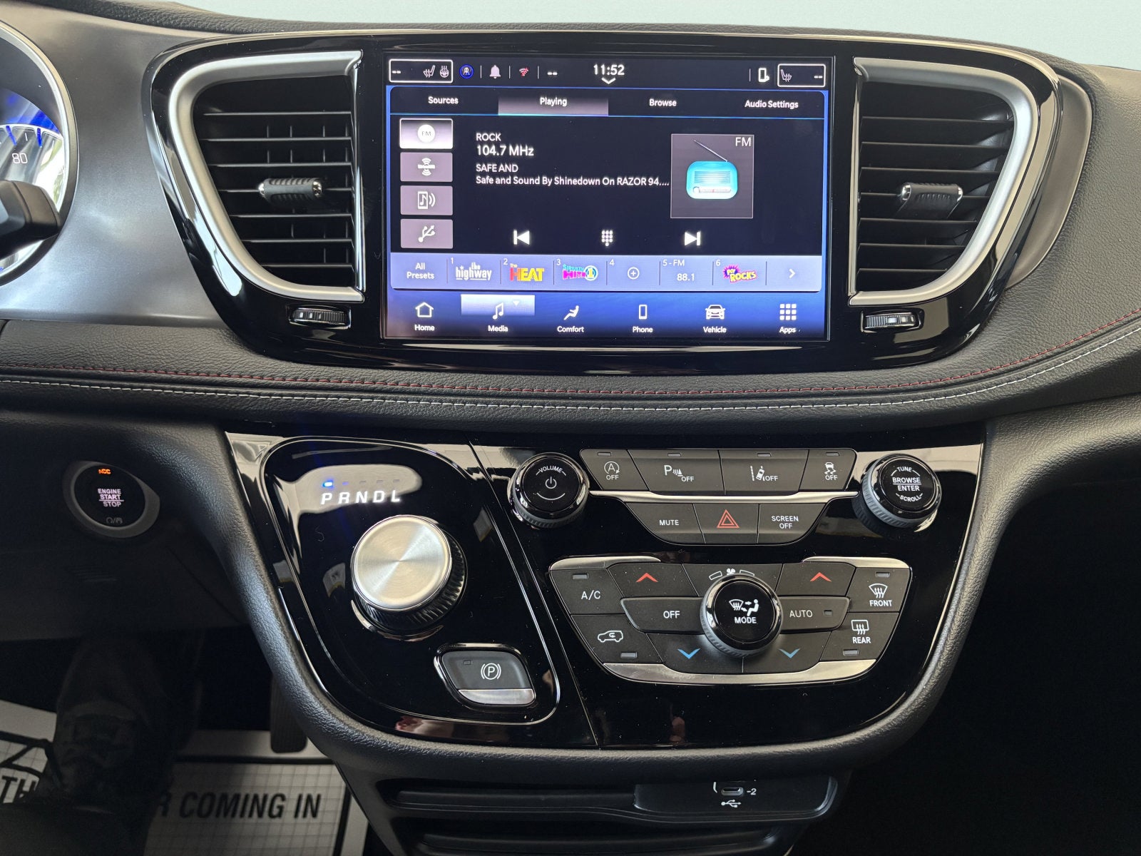 2027 Chrysler Pacifica Select