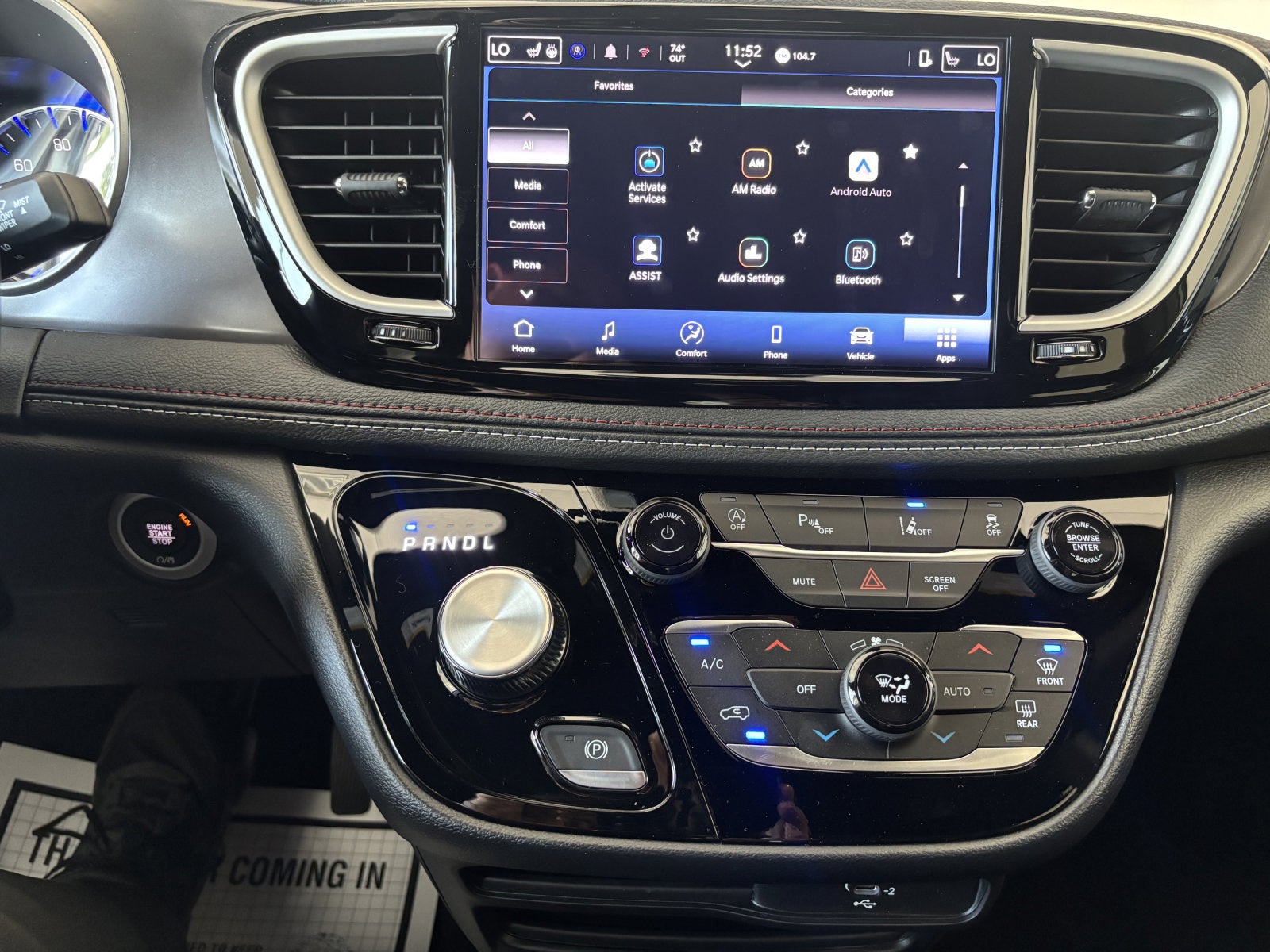 2027 Chrysler Pacifica Select