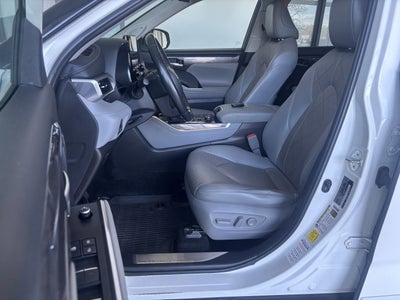 2021 Toyota Highlander Platinum